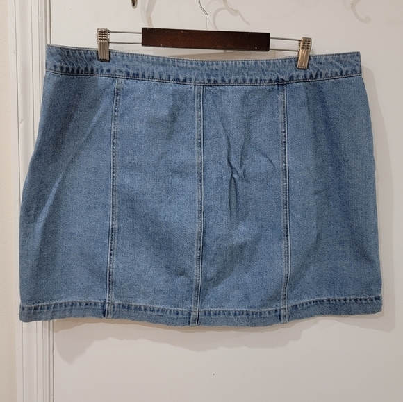 Forever 21 Light Wash Denim Mini Skirt Button Front Size 18 - Picture 4 of 12